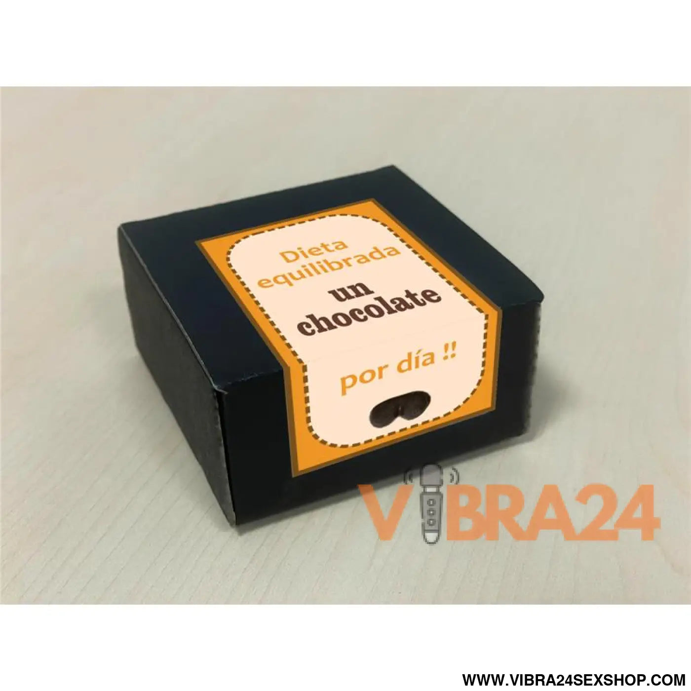 Box with 8 breast-shaped pure chocolates